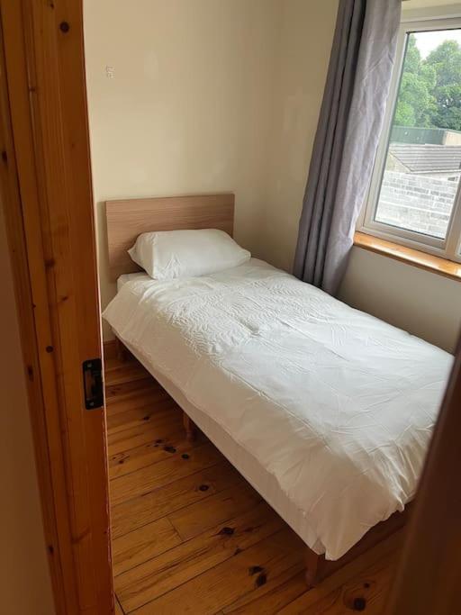 Modern 4 Bed House In Town Villa Tubbercurry Екстериор снимка